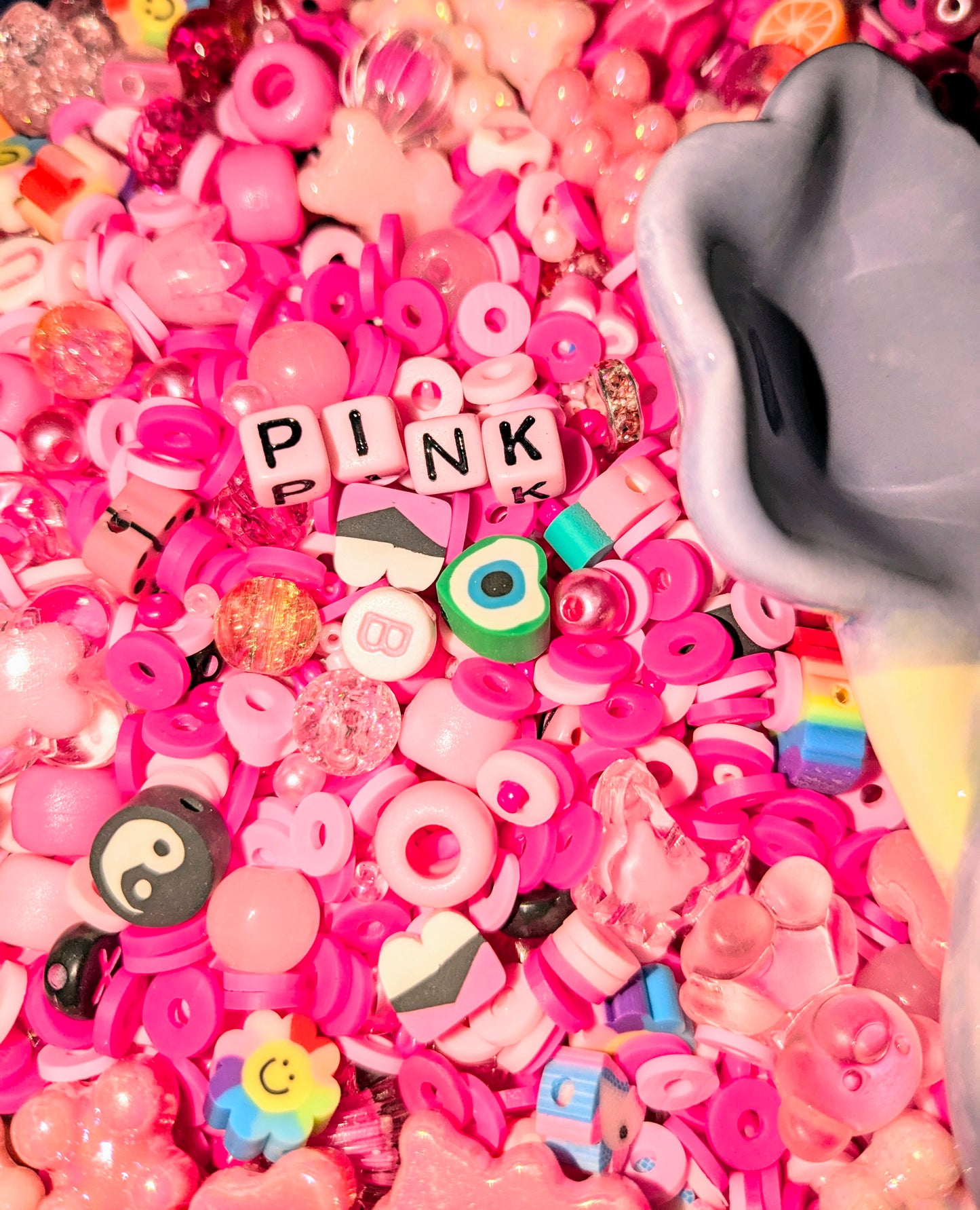 Pink 🩷 Beads confetti 20 scoops pack